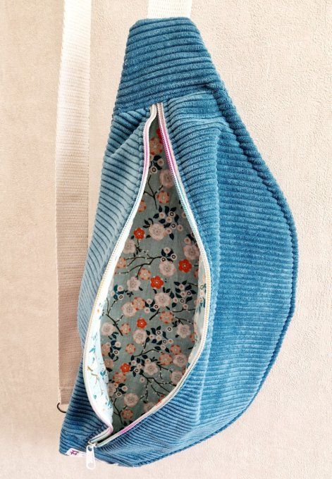 Sac banane, velours bleu et motif 